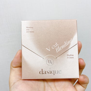 \dasique Vカットブレンディングシェーディング/

01　ウォームブレンディング

02　クールブレンディング

3色揃ったシェーディング

大きなブラシでのせることがおおいので

大きなタイプ嬉しい☺️の画像 その1