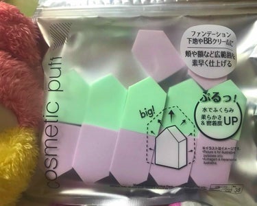 DAISO cosmetic puff🦄

108円で15個入りです

水を含ませると一回り大きく膨らんで、モチモチになります🤤

見た目も可愛いし、下地やファンデもしっかりなじませてくれます👌✨

#