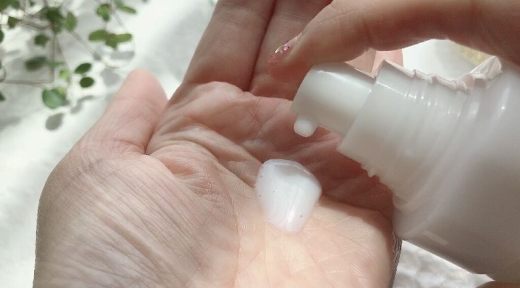 ドモホルンリンクル 保護乳液のクチコミ「優しい香りがします。

化粧水に白い色味がついた？と思うような
さらとろなテクスチャー。.....」（2枚目）