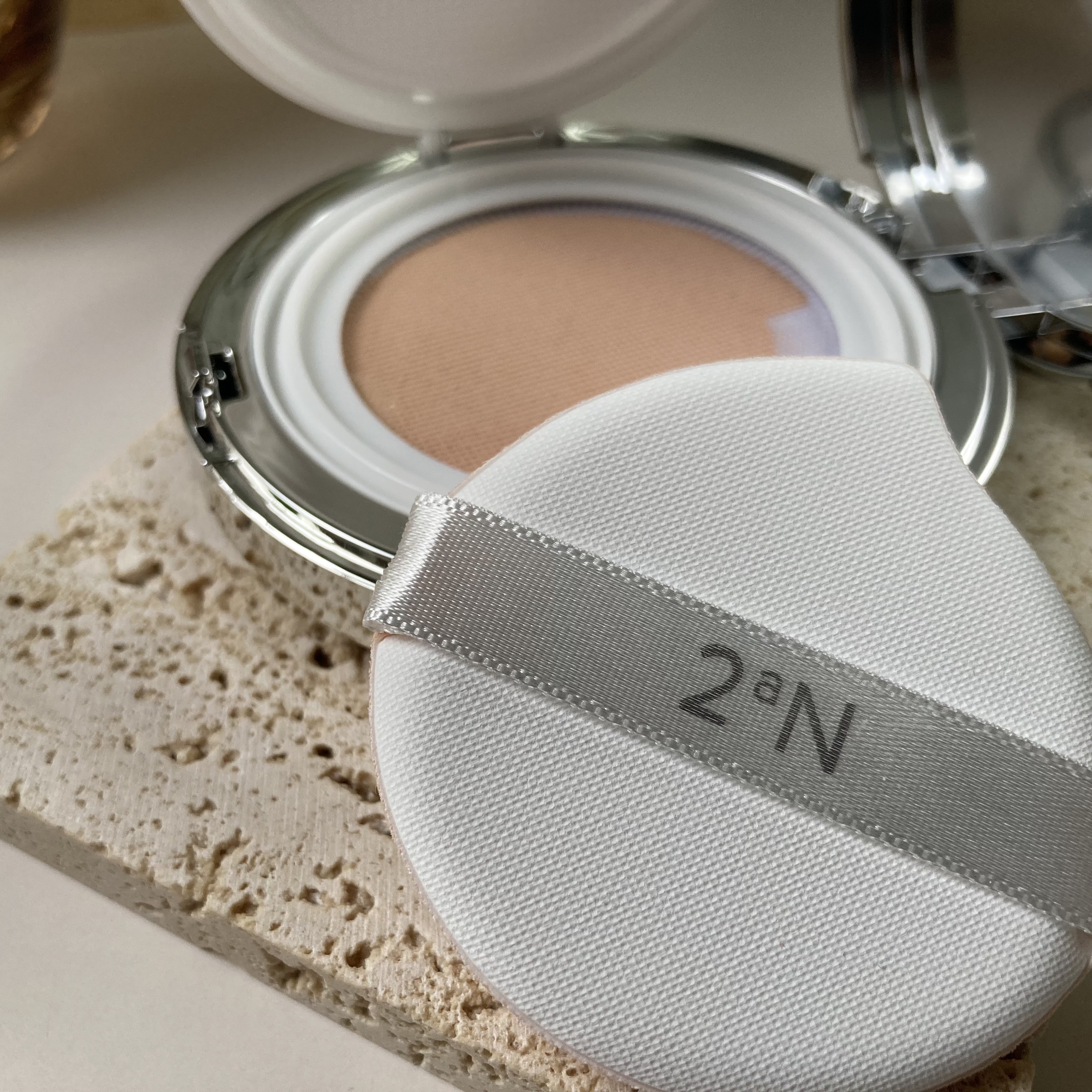 グリーミングテンションパクト 22 ミディアムベージュ 本体/2aN/クリーム・エマルジョンファンデーションを使ったクチコミ（2枚目）