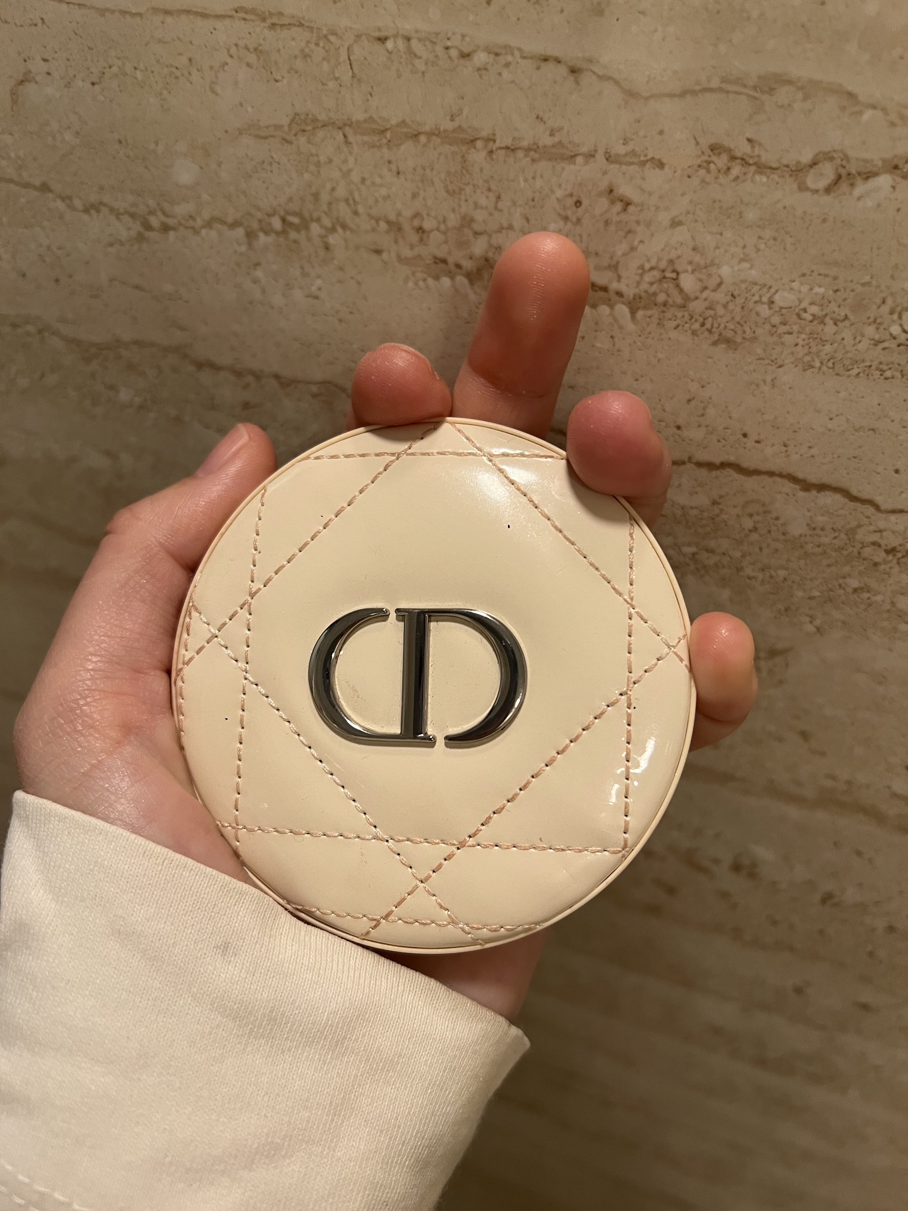ディオールスキン フォーエヴァー クチュール ルミナイザー/Dior/プレストパウダーを使ったクチコミ（2枚目）