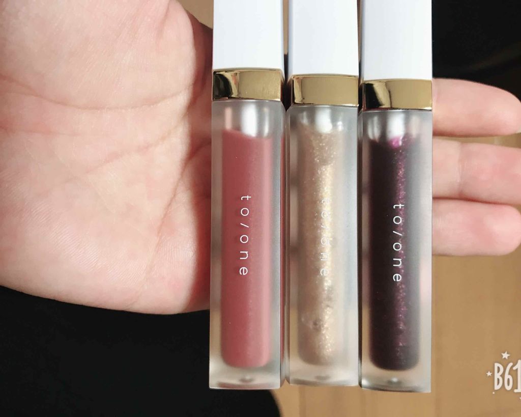 トーン ペタル エッセンス グロス/to/one/リップグロスを使ったクチコミ(2枚目)