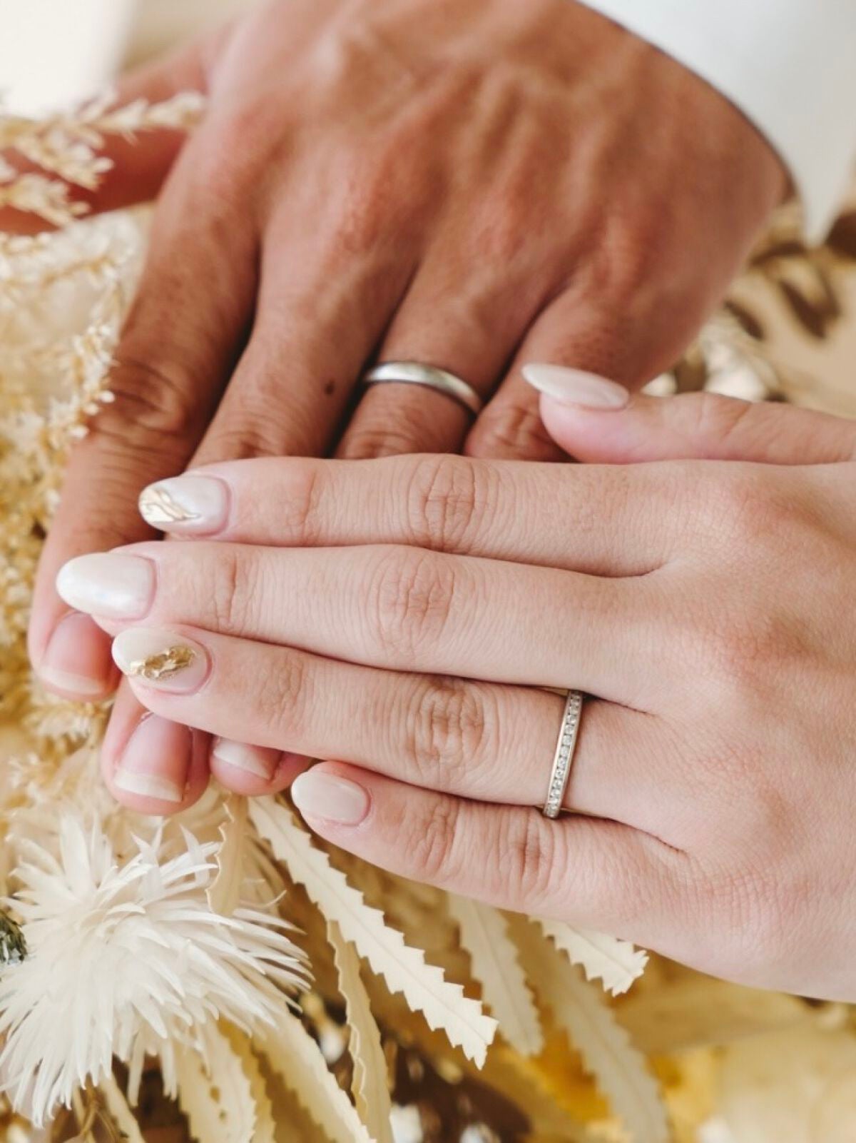 mii🐘🌿フォロバ100 on LIPS 「ブライダルネイルはホワイトとゴールドの組み合わせが盛れる✨洋装..」(2枚目)