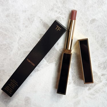 TOM FORD BEAUTY スリム リップ カラー シャインのクチコミ「.
#えいな購入品2024 

.
おトムの新作リップ💄
まずは先行発売のカラーを購入しました.....」（3枚目）