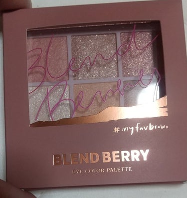  こんにちは。
LIPPS様を通して、BLEND BERRY様より、オーラクリエイションB #myfavbrown　007クランベリー＆モーヴブラウンのアイシャドウパレット当選したので、報告させていただ