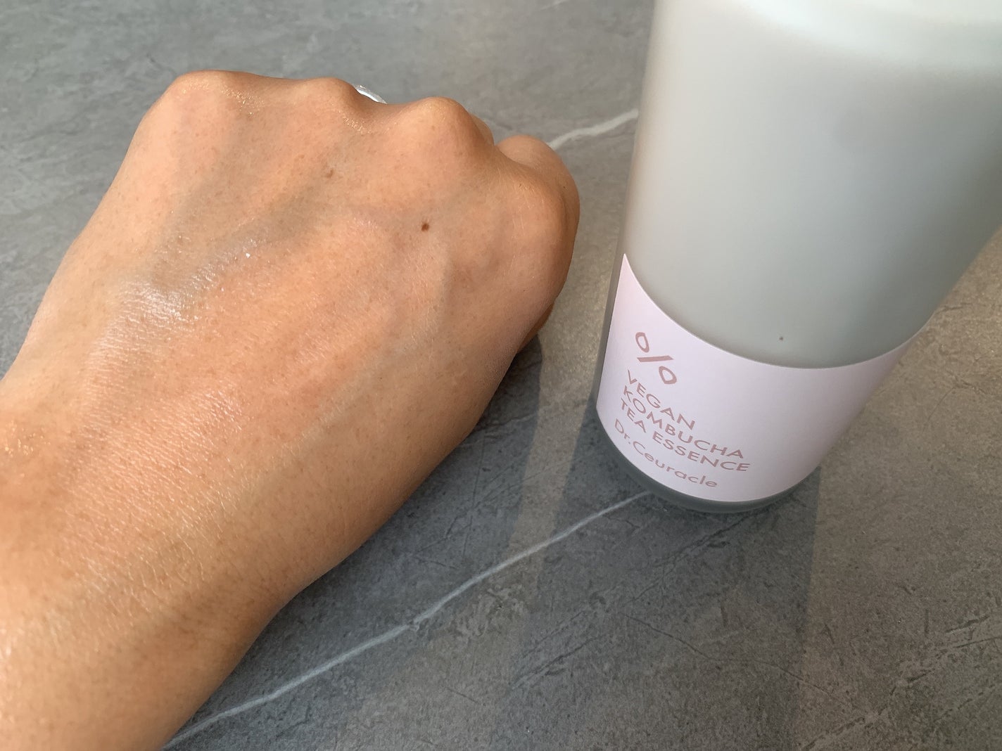 ヴィーガンコンブチャ ティー エッセンス/Dr.Ceuracle/オールインワン化粧品を使ったクチコミ(5枚目)
