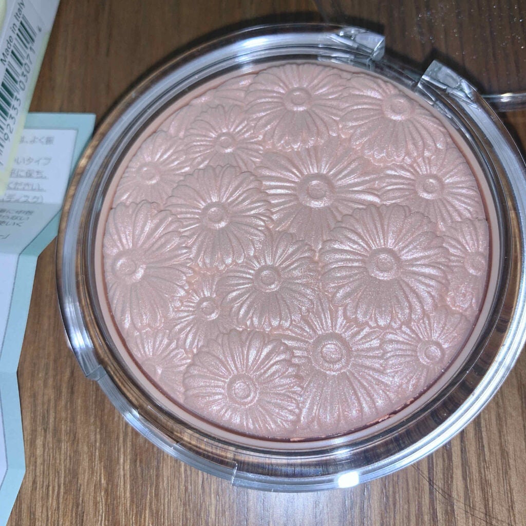 パウダー ポップ フラワー ハイライター/CLINIQUE/パウダーハイライトを使ったクチコミ(2枚目)