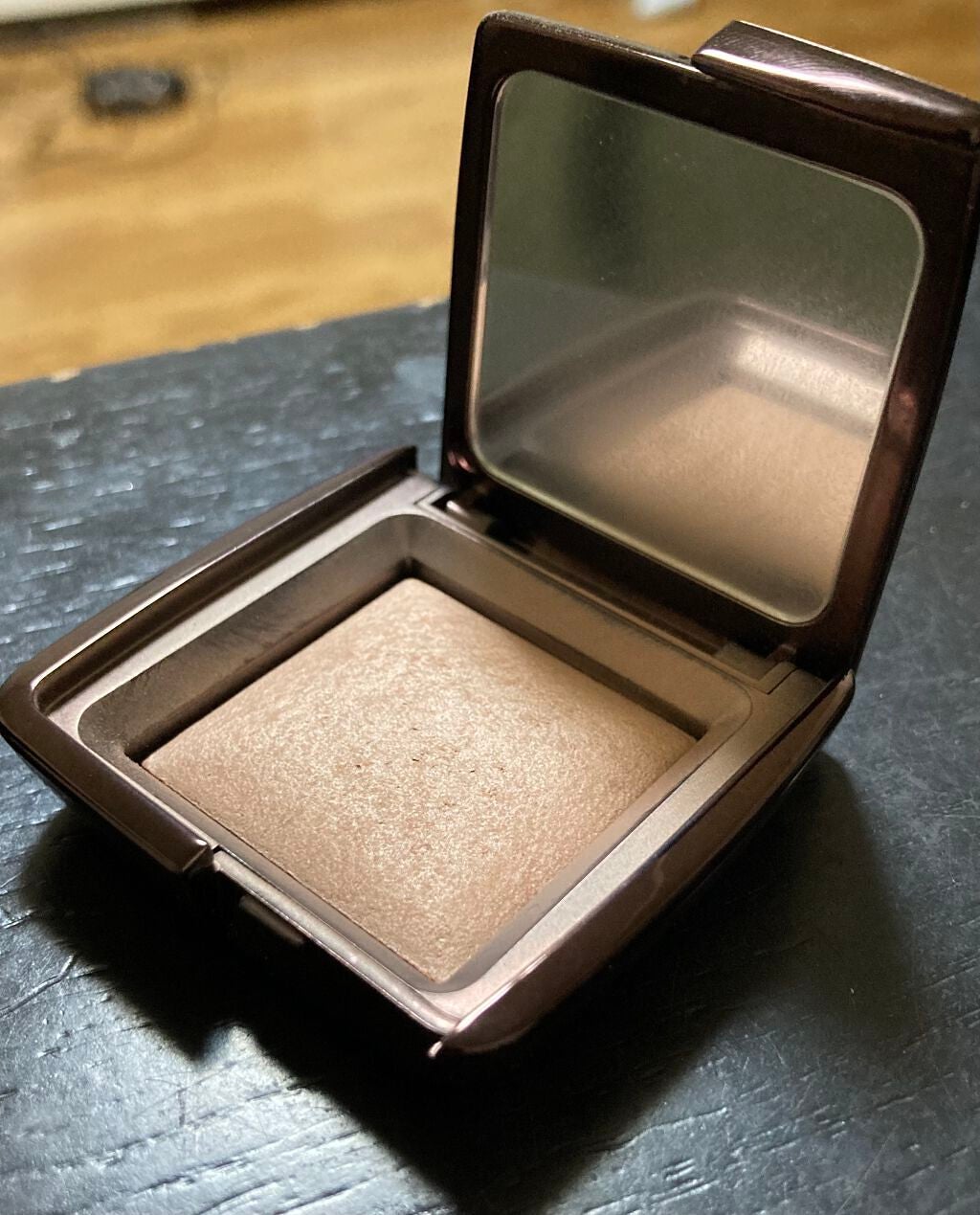 Hourglass Ambient Lighting Powder/HOURGLASS/プレストパウダーを使ったクチコミ(2枚目)