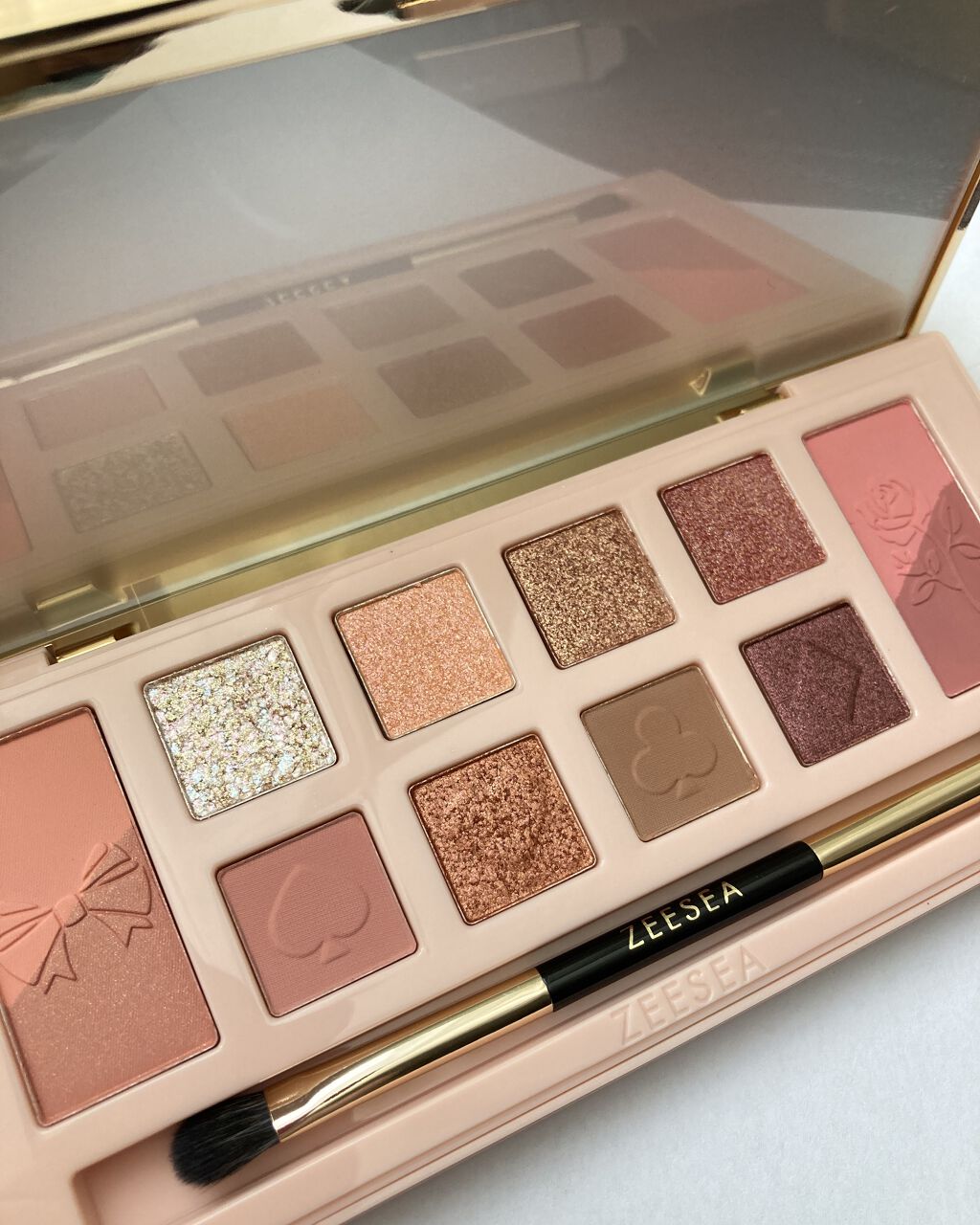 アリスドリームランドシリーズ 12色アイシャドウパレット（ZEESEA×大英博物館）/ZEESEA/アイシャドウパレットを使ったクチコミ（2枚目）