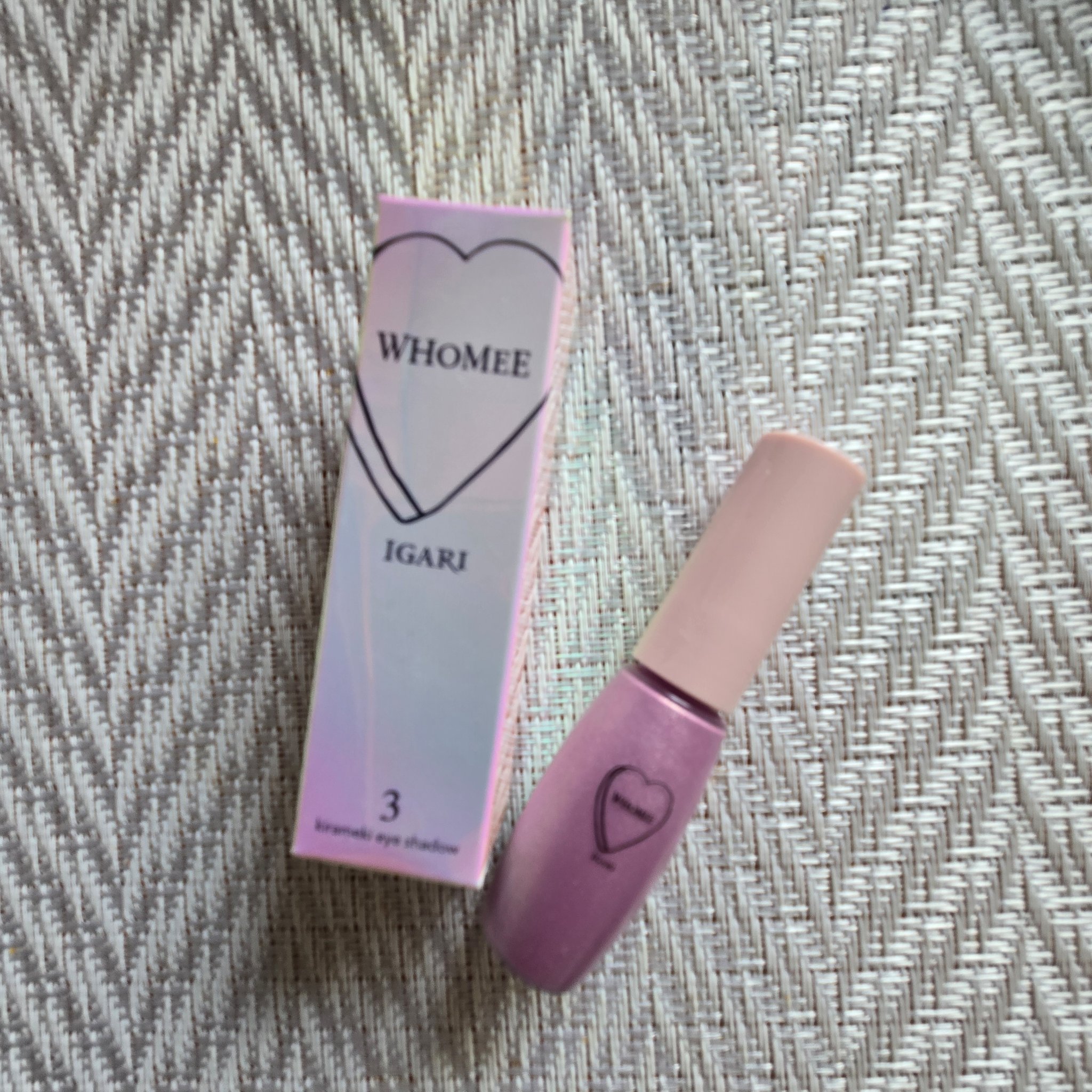 キラメキアイシャドウ スミレ３/WHOMEE/リキッドアイシャドウを使ったクチコミ（1枚目）