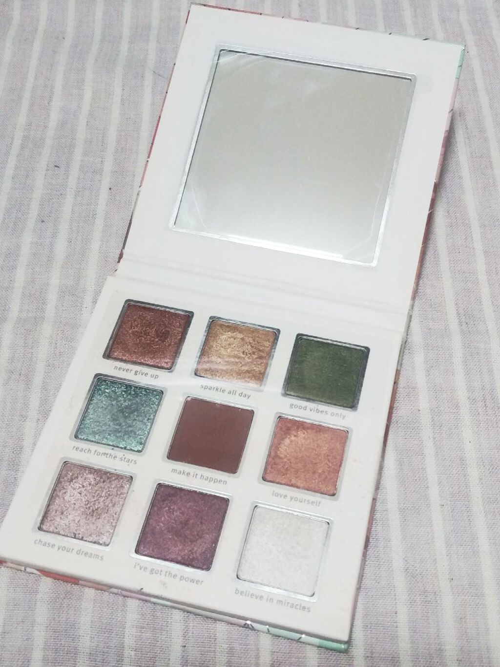 クリスタルパワー/essence/アイシャドウパレットを使ったクチコミ（2枚目）