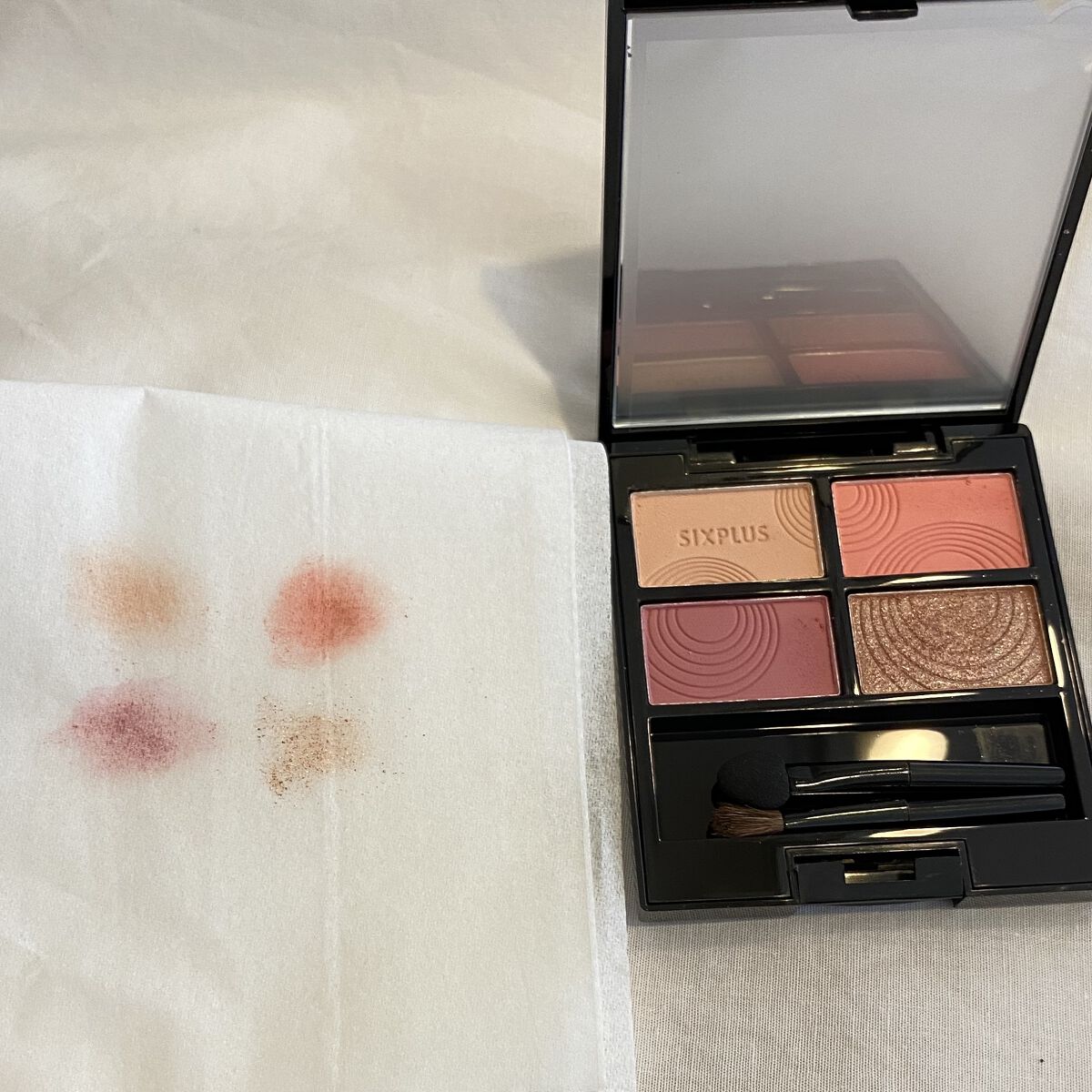 SIXPLUS 4色アイシャドウ #02ギャラクシーレインボー/SIXPLUS/アイシャドウパレットを使ったクチコミ（2枚目）