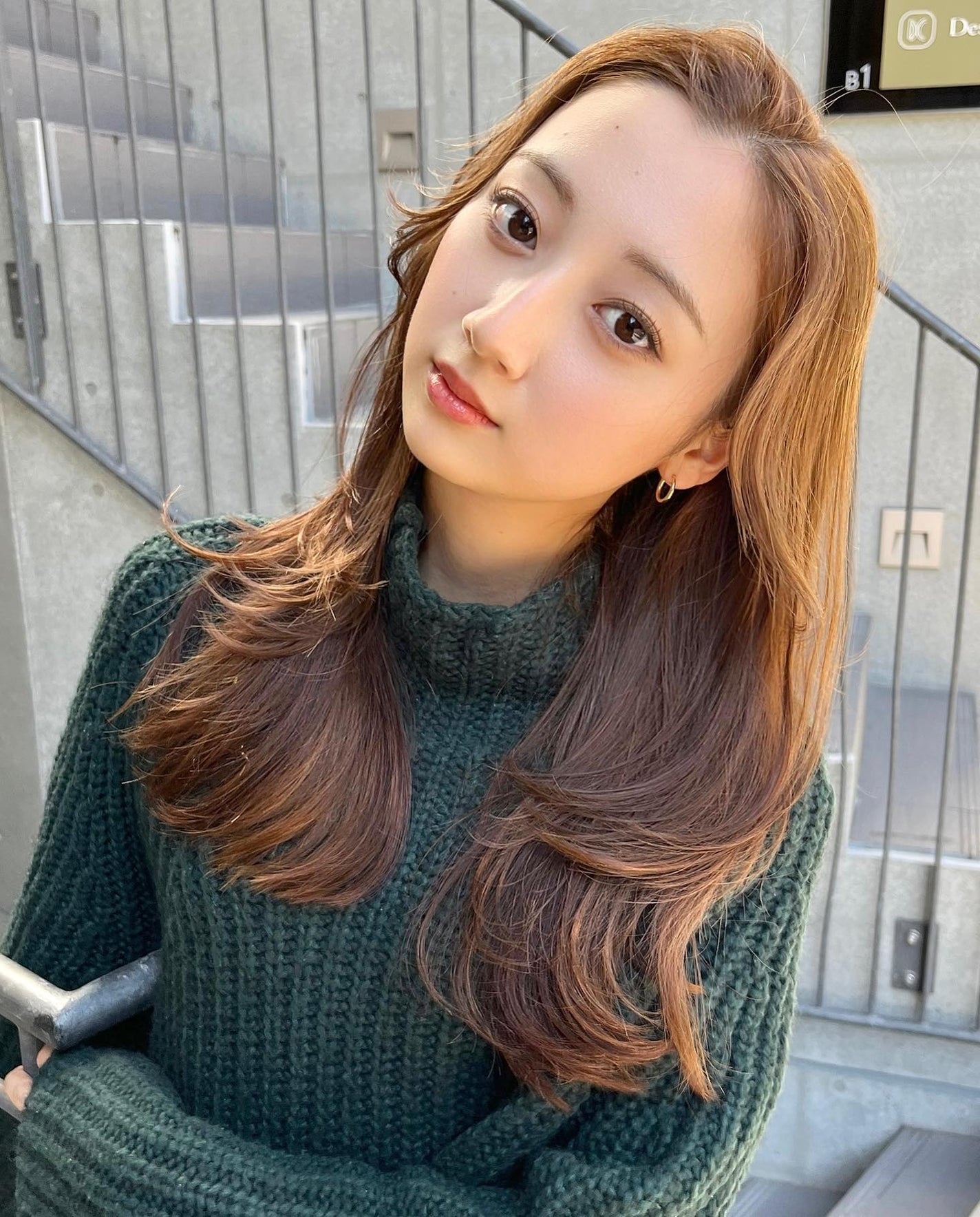 HARUNA on LIPS 「.季節感のあるメルティーなハニーカラー🍯.風になびく✨レイヤー..」(2枚目)