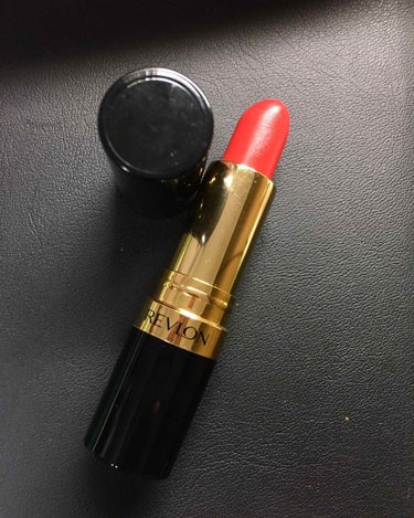 レブロン 
スーパーラストラス リップスティック💄
30 リッチガールレッド ❤️🧡 ¥1296

まず、色味よき！！！
私の求めていた朱赤！オレンジレッド！好き！
なかなか黄味の強い赤とか朱赤って、な