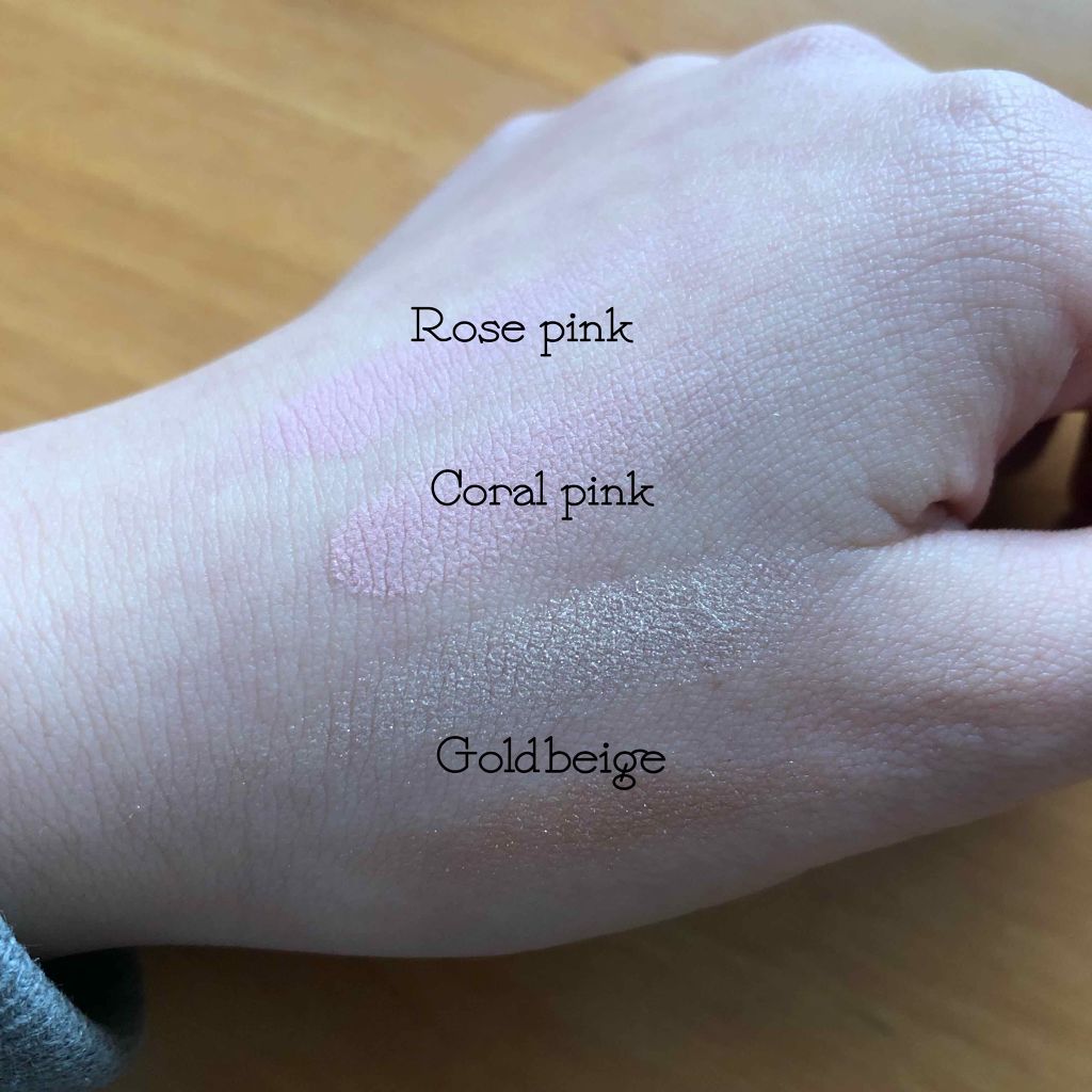 パウダーアイシャドウ ブルーミングキティ/DAISO/アイシャドウパレットを使ったクチコミ（3枚目）