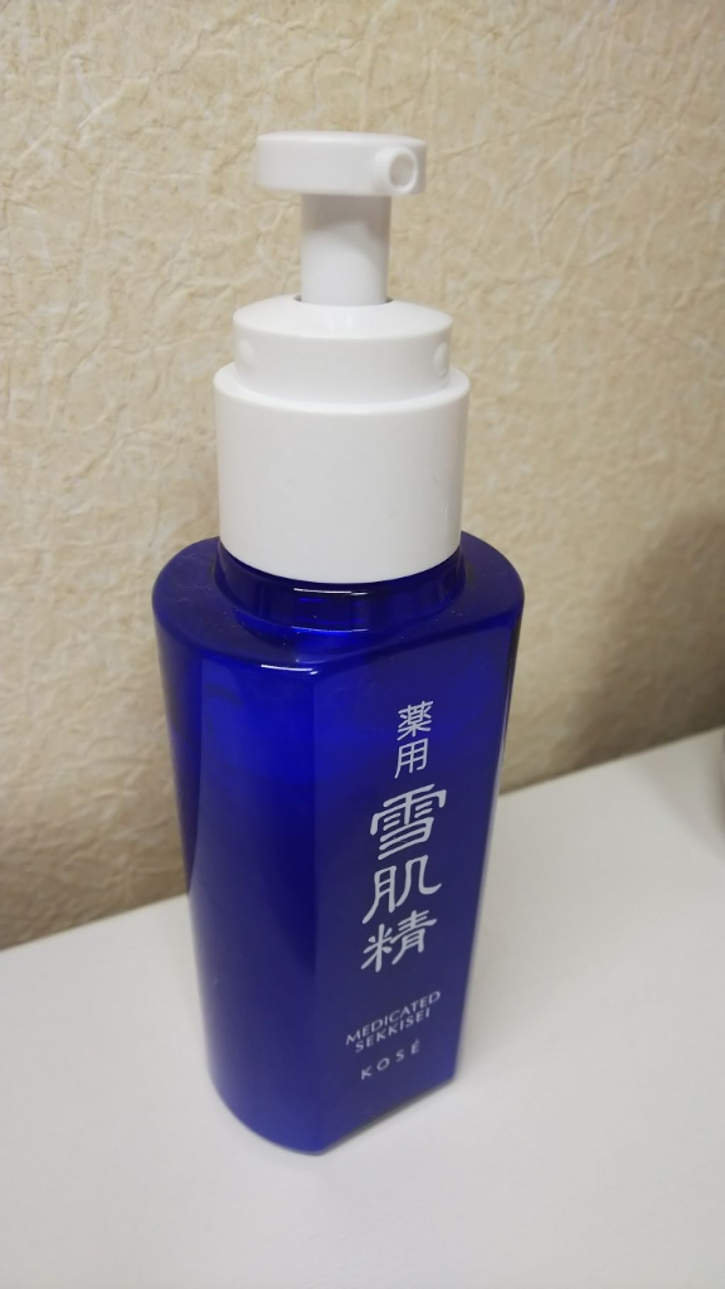 雪肌精 薬用 雪肌精 乳液のクチコミ「【薬用 雪肌精 乳液】
さっぱりつけたい人にオススメです✨
化粧水と共に使用して、お肌がぷにぷ.....」（2枚目）