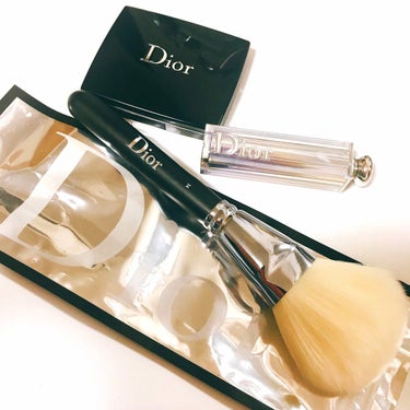 Dior ディオール バックステージ パウダー ファンデーション ブラシのクチコミ「Dior💋


バックステージ
パウダーファンデーションブラシ
7020円


こちらのブラシ.....」（2枚目）