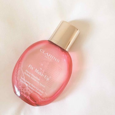 CLARINS フィックスメイクアップ
50ml

ハワイでまとめ買いしてきました♡
メイクの上からシュシュッとするアレです
フィックスミストです

使うたびにローズの香り癒されます
香水や芳香剤みたい