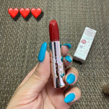 Visée
ミニバーム リップスティック
RD410 レッド / 税込1,100円

＼ツヤ仕上がりのティントタイプのミニリップ💄／

着替えるように楽しむ、ツヤ仕上がりのティントタイプの限定ミニリップ💋

こちらRAXYに入ってました🎁✨

キレイなレッドで濃すぎず使いやすいカラー🥺❤️
塗った瞬間唇に溶け込んで馴染んでいきつやつやシアーな仕上がりに🧡🧡
色持ちもかなり良き🙆🏻‍♀️

とにかく色が好みすぎてやばい💓
こりゃ大きいサイズないのかい？笑

イエベ春の方にとくにおすすめしたいです♡

気になる方はぜひチェック✅してみてくださいね🌼

#Visee #ヴィセ #ミニバームリップスティック #美容好き #RD410 #レッド #リップティント #色持ち担当リップ の画像 その2