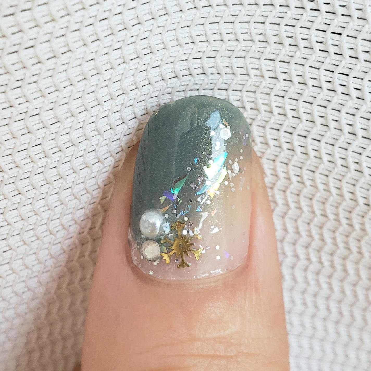 土木系おねいさん on LIPS 「今日のネイル💅2023年の締め括りはキラキラな雪ネイル❄️✼•..」(3枚目)