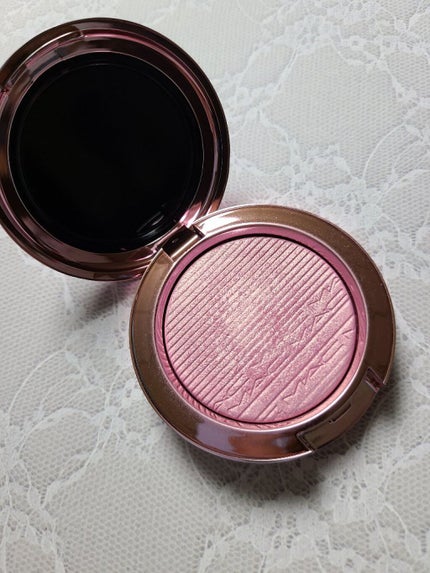 エクストラ ディメンション ブラッシュ M·A·C BLACK CHERRY/M・A・C/パウダーチークを使ったクチコミ(2枚目)