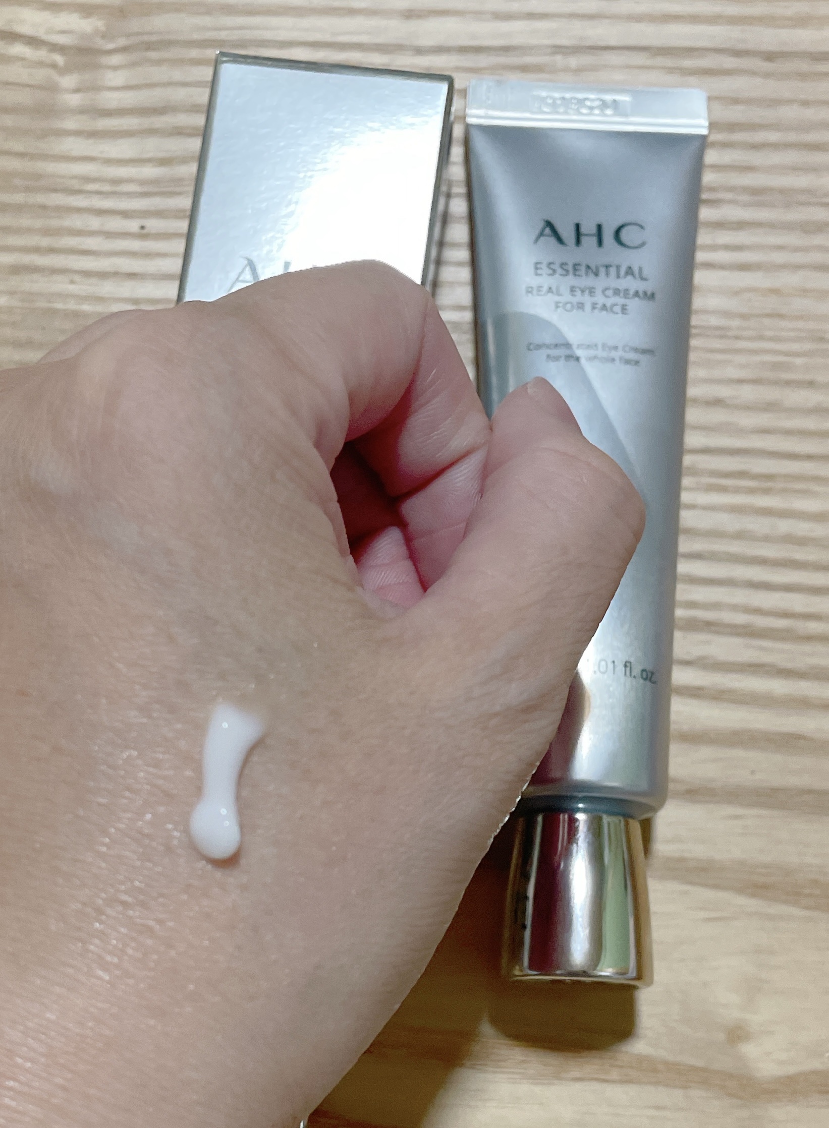 エッセンシャル リアル アイクリーム フォーフェイス/AHC/アイケア・アイクリームを使ったクチコミ（2枚目）