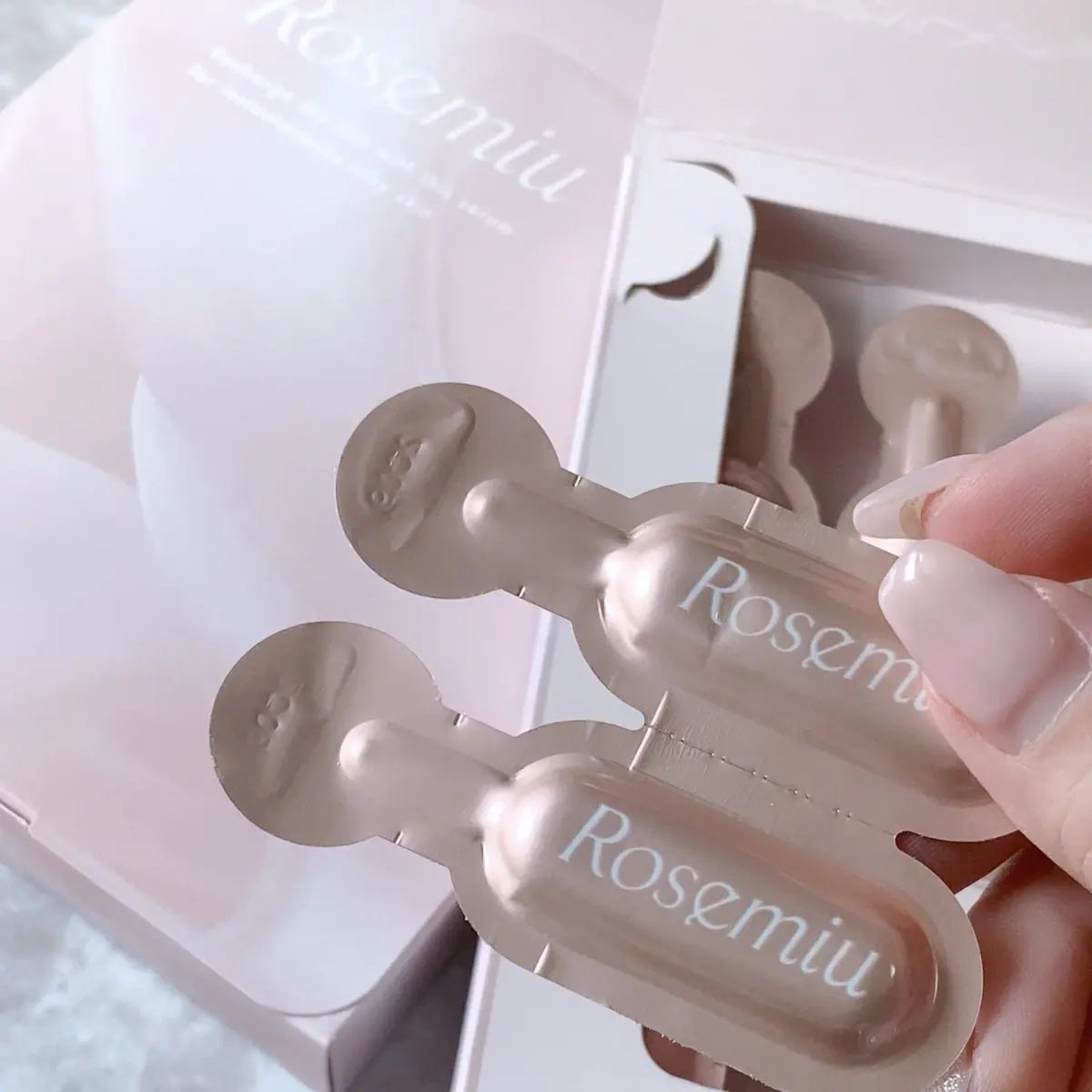 ☁️ིྀnyami フォロバ100☁️ིྀ on LIPS 「16年の研究から生まれた"瞬間シルク肌"美容液ロゼミュー 導入..」(1枚目)