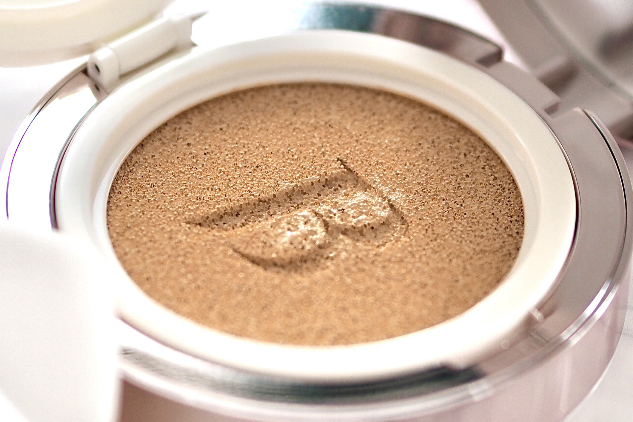 カバーリシャス アルティメット ホワイトクッション モイスチャー 21 アイボリー/BANILA CO/クッションファンデーションを使ったクチコミ（3枚目）