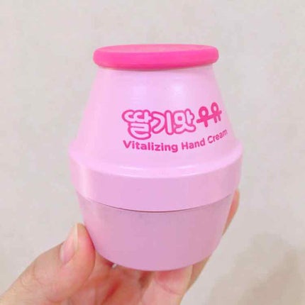 イチゴ味 牛乳 バイタライジング ハンドクリーム/ラウンドアラウンド/ハンドクリームを使ったクチコミ(2枚目)