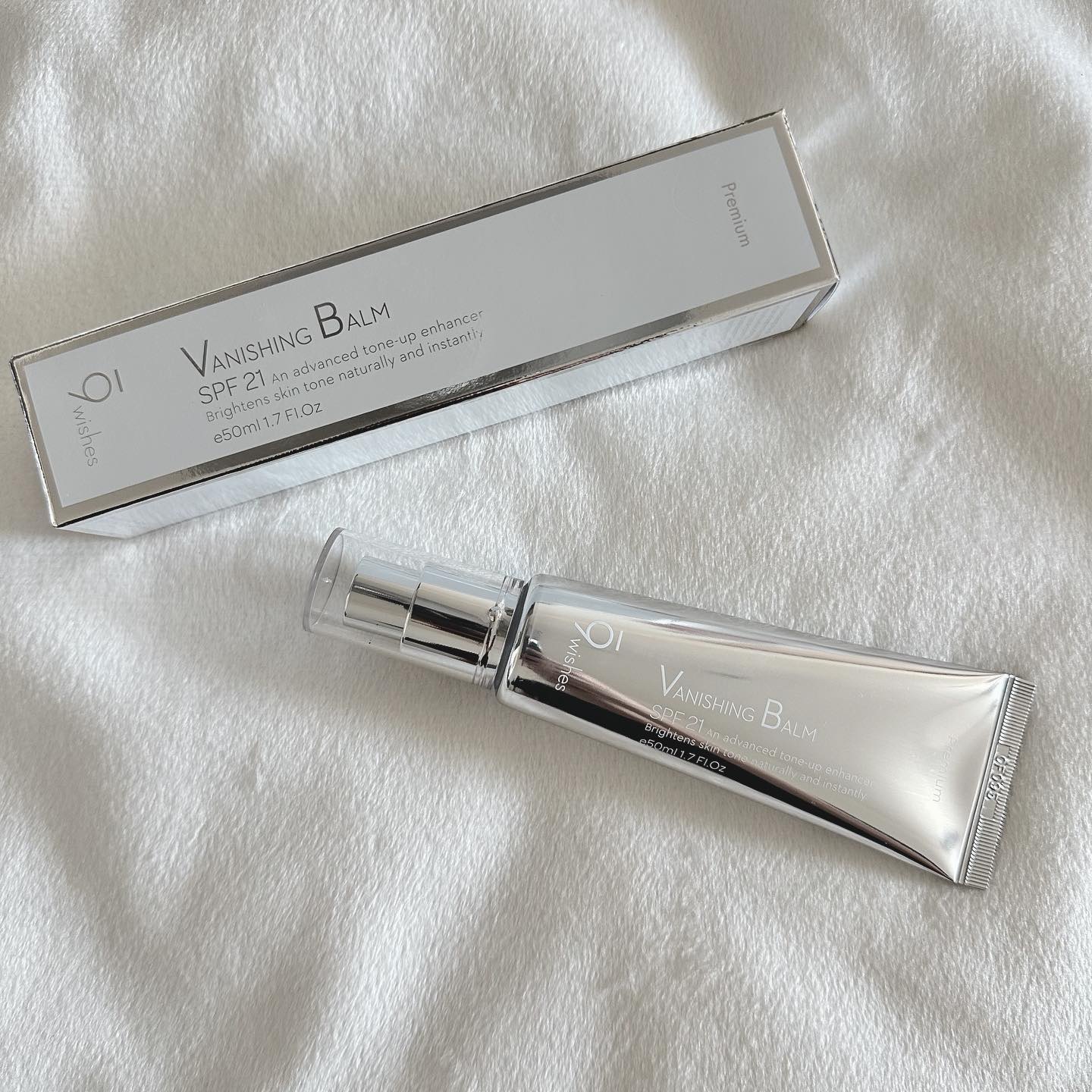 かしこいトーンアップクリーム🎐

┈┈┈┈┈┈┈┈┈┈┈┈┈┈┈┈┈

❤︎ 9wishes

VB プレミアムトーンアップクリーム

┈┈┈┈┈┈┈┈┈┈┈┈┈┈┈┈┈

ポンプ式の容器から出すと真っ白なクリームがでてきて
結構白くなっ