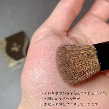 Elégance エモーショナル フェイスのクチコミ「肌を綺麗に見せる絶妙なレッドニュアンスピンク💖明るすぎず落ち着いた色でアラサーにはとっても使い.....」（2枚目）