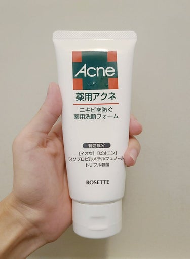 ロゼット 薬用アクネ洗顔フォームのクチコミ「【使った商品】
ロゼット 薬用アクネ洗顔フォーム
【商品の特徴】
少しの量でかなり泡立ち、しっ.....」（1枚目）