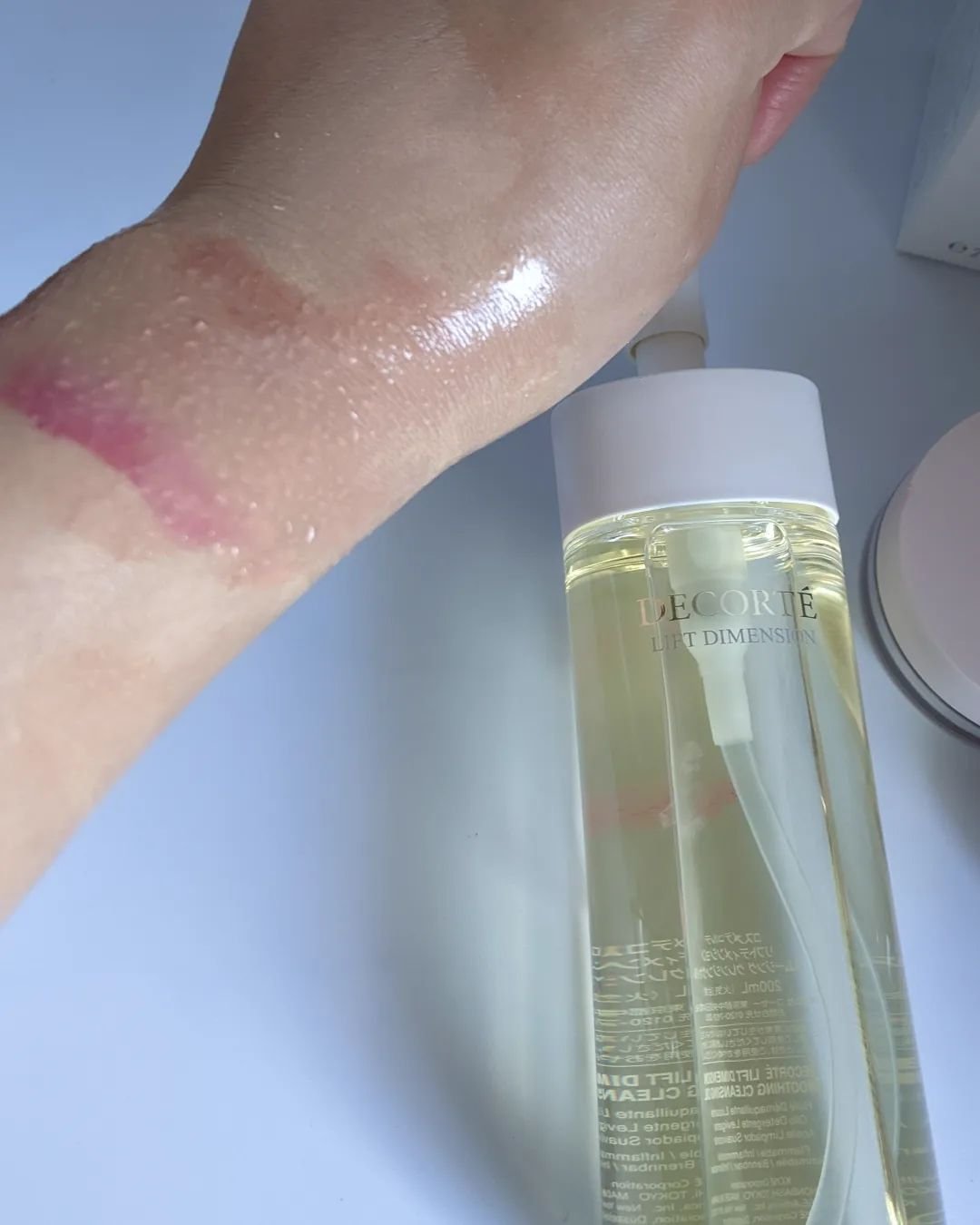 DECORTÉ リフトディメンション スムージング クレンジングオイルのクチコミ「デパコス部門のオイルクレンジングと言うと
シュウウエムラを愛用してる方が多いと思いますが
私は.....」（3枚目）