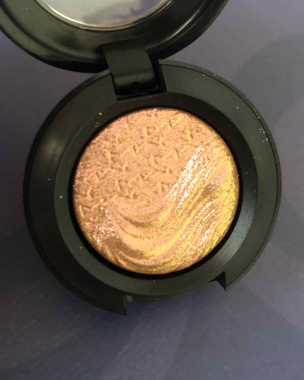 エクストラ ディメンション アイシャドウ スタイリッシュリー メリー/M・A・C/単色アイシャドウを使ったクチコミ（2枚目）