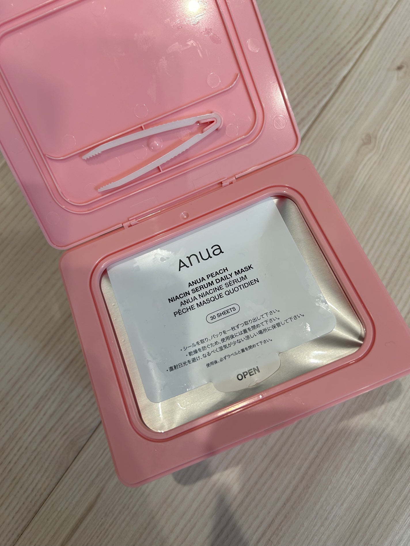 みぃちゃん on LIPS 「ピンセット付きで嬉しい大容量のパックです。ピンセットで1枚1枚..」(4枚目)