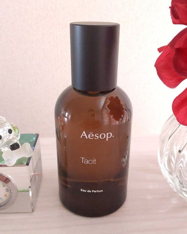 Aesop
タシット オードパルファム   50mL

仕事が出来る優秀な営業マンから
漂ってそうな香りです👨‍💼
南国系？香辛料のような、
少し変わった感じがします。
万人受けではないような...？？