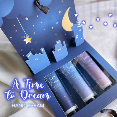 A Time to Dream

▶︎ハンドクリーム
　¥1,100(税込)


サボン/ベルガモット/カモミール
3種類の香りが入ったハンドクリームのセット


ミニサイズで持ち運びにもいいし
その日