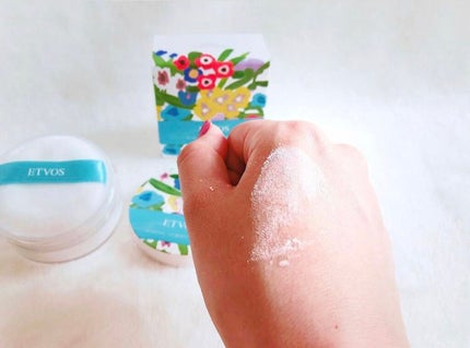 ミネラルUVパウダー(旧)/エトヴォス/ルースパウダーを使ったクチコミ(5枚目)