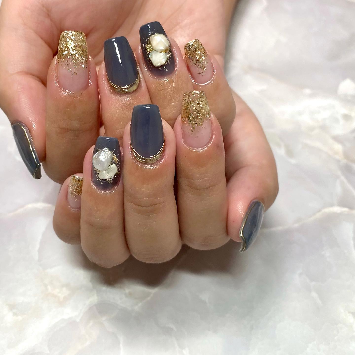 #ネイル,#ミラーネイル,#グリッターネイル,#パールネイル,#淡水パールネイル,#シェルネイル,#箔ネイル,#秋ネイル,#ネイビーネイルのネイルデザイン