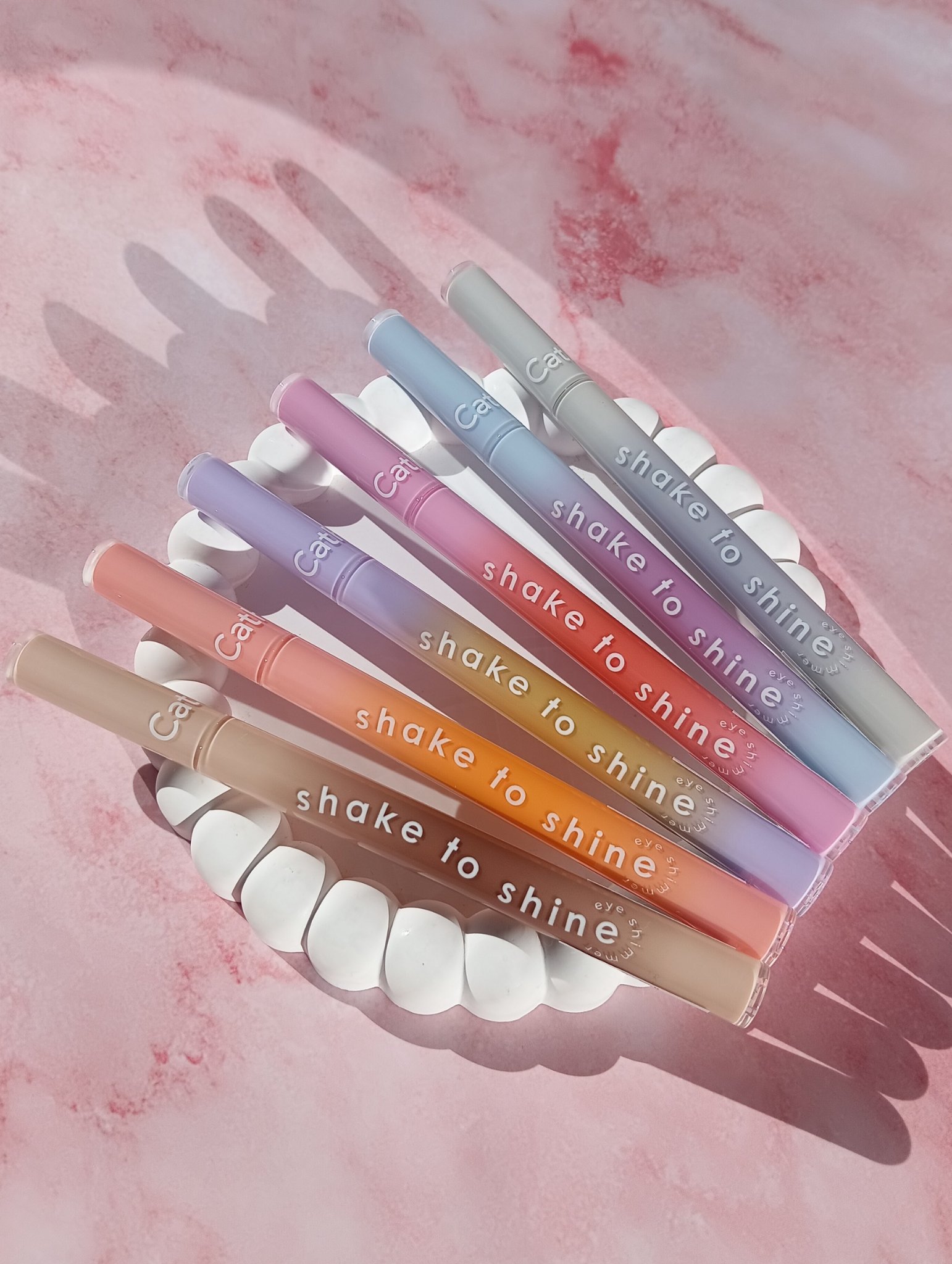 シャイクトゥーシャインアイシマー/CathyDoll/リキッドアイライナーを使ったクチコミ（3枚目）