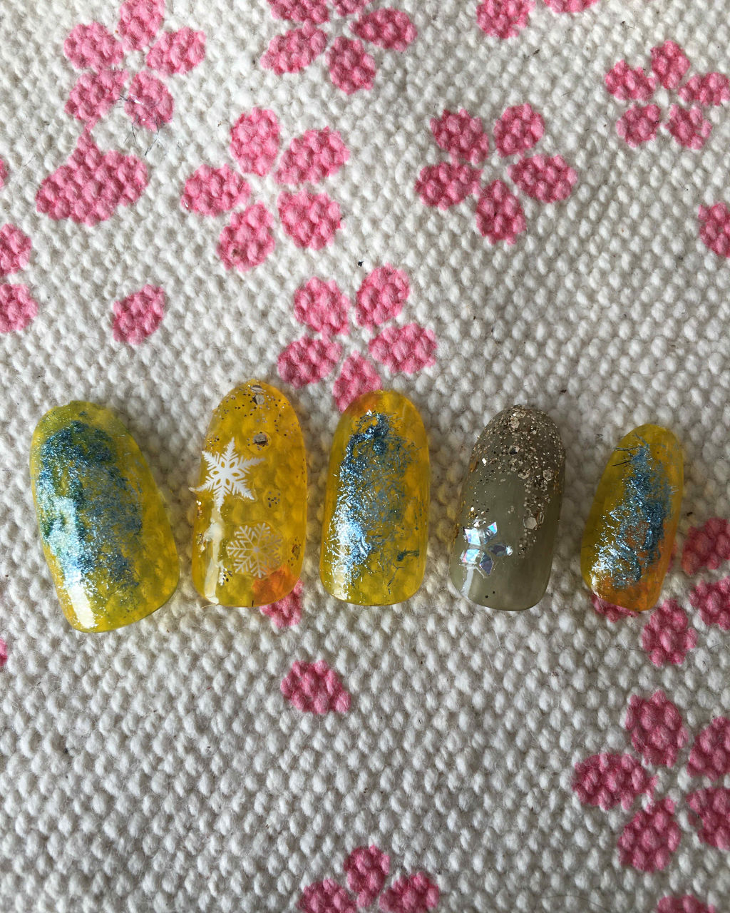 #不器用でもできるセルフネイル,#簡単ネイル,#黄色ネイル,#冬ネイル,#セルフネイルのネイルデザイン