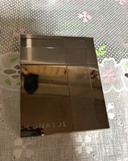 グレイスコントラスティングアイズ/LUNASOL/アイシャドウパレットを使ったクチコミ(1枚目)