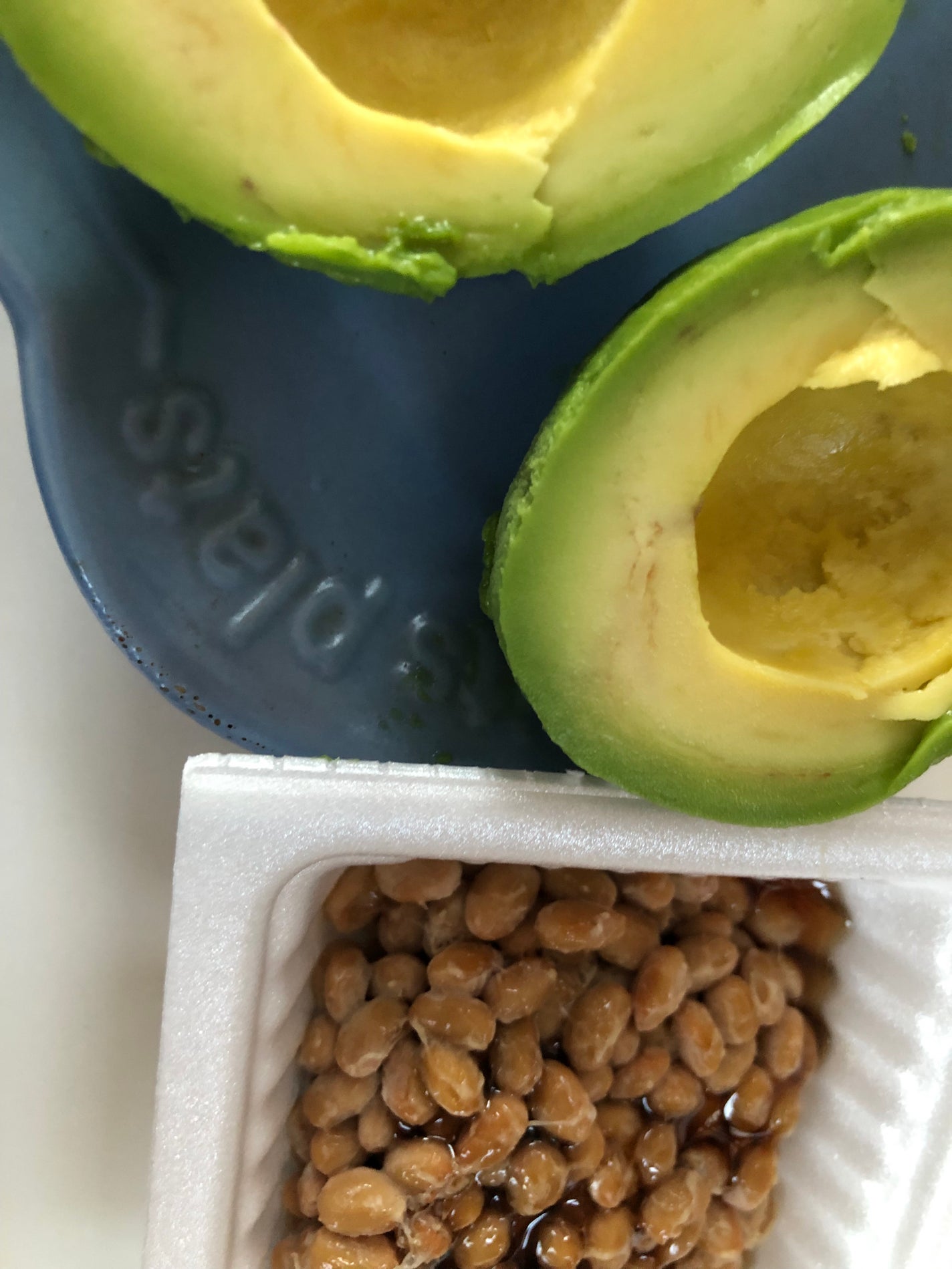 岸本さん@フォロバ on LIPS 「ダイエットメモ📝今日の朝ごはん📷🥑🫘昼はヨーグルト🐮#インナー..」(1枚目)