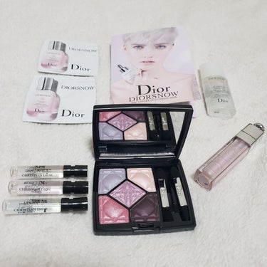 #dior #snow

本日2/22発売の限定サンククルール#galaxy と#リップマキシマイザー をゲットしてきました❤️
リップもほしかったんだけど、まさかのもう売り切れでした😅
 早い😢

サ