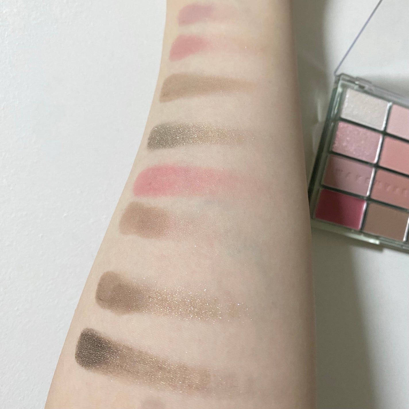 ソフトブラーリングアイパレット/wakemake/アイシャドウパレットを使ったクチコミ(4枚目)