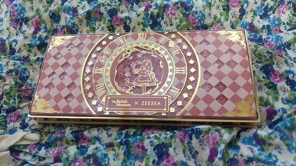 アリスドリームランドシリーズ 12色アイシャドウパレット（ZEESEA×大英博物館）/ZEESEA/アイシャドウパレットを使ったクチコミ（1枚目）