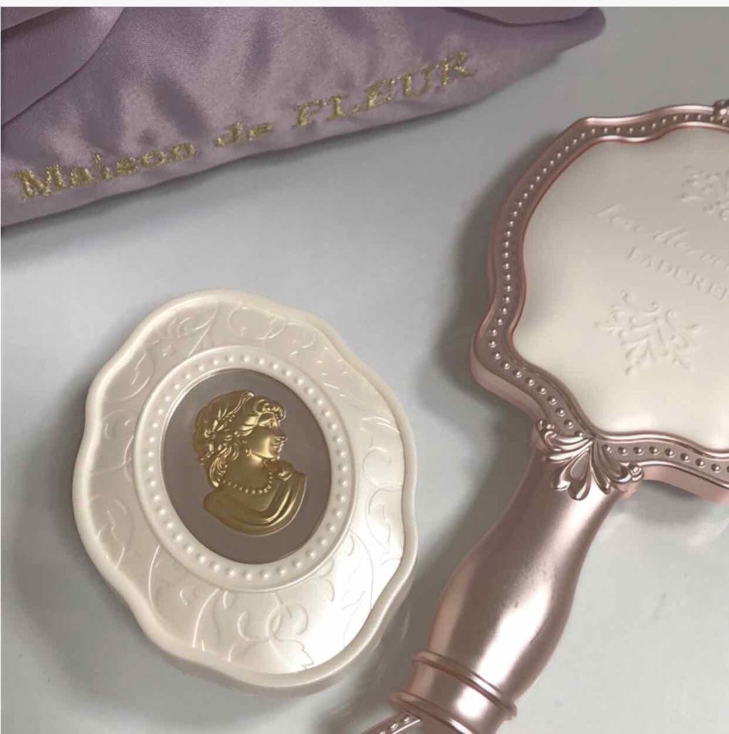 プレスト チークカラー N/レ・メルヴェイユーズ ラデュレ/パウダーチークを使ったクチコミ（1枚目）