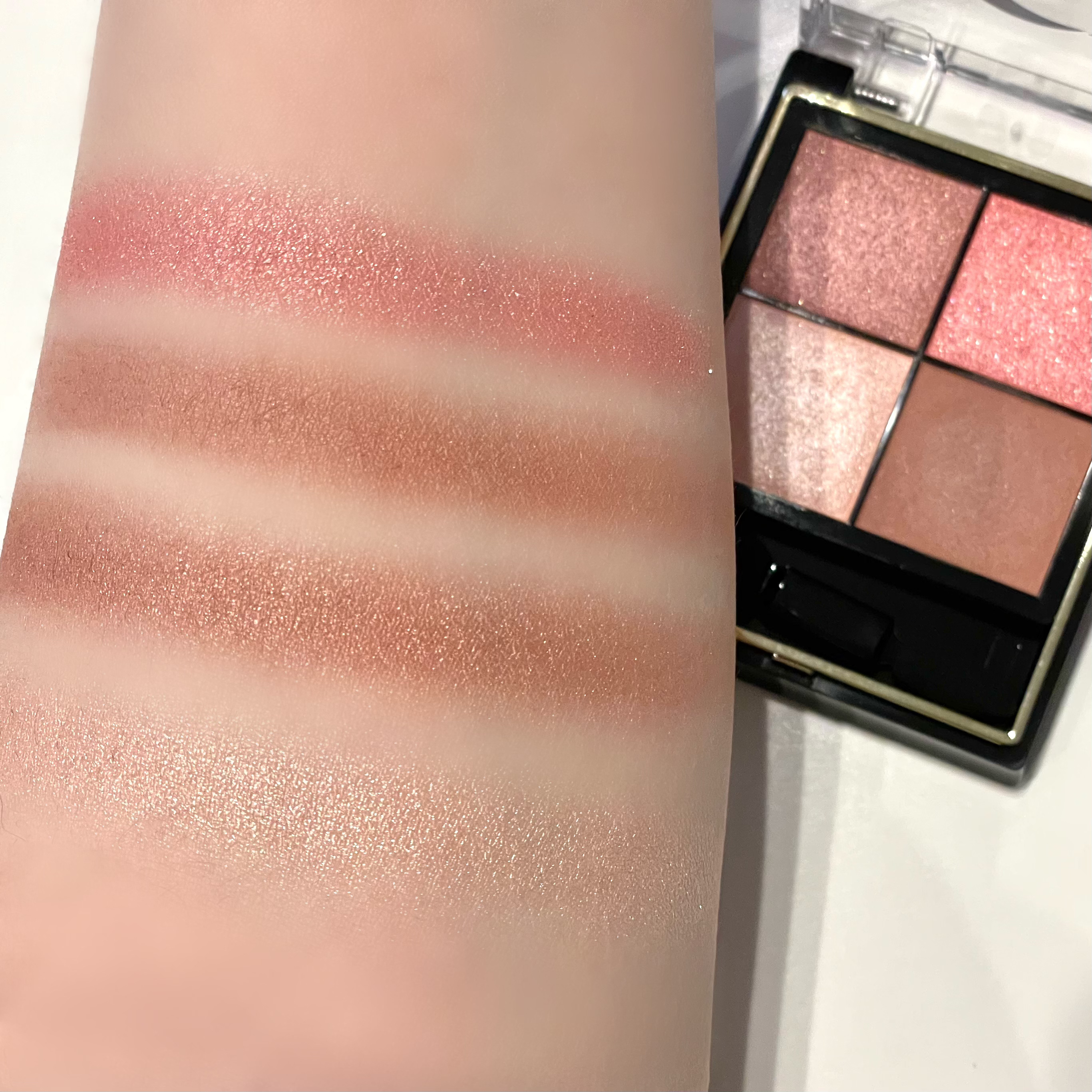 リアルクローズシャドウ/excel/アイシャドウパレットを使ったクチコミ（2枚目）