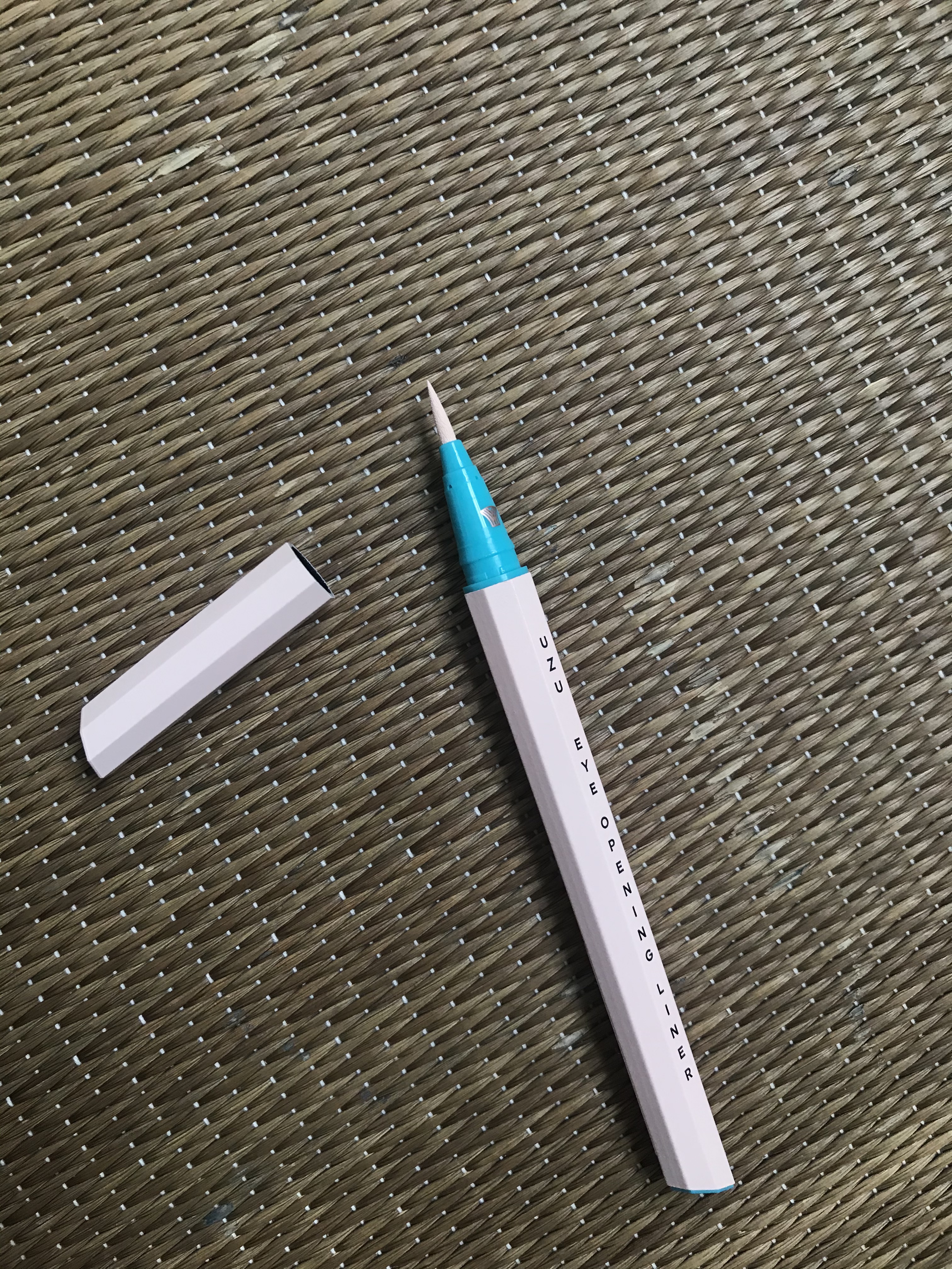 EYE OPENING LINER LIGHT-BLUE/UZU BY FLOWFUSHI/リキッドアイライナーを使ったクチコミ（1枚目）