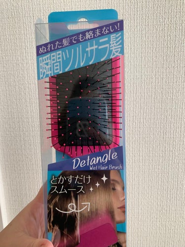 
クシを買い換えようと思い、いつも百均で買っていたのですがちょっとだけ奮発してドンキで¥550で売っていたウェットブラシを購入しました！

使い心地は写真3のガッツリ寝癖がつき絡まりに絡んだ髪が写真4の